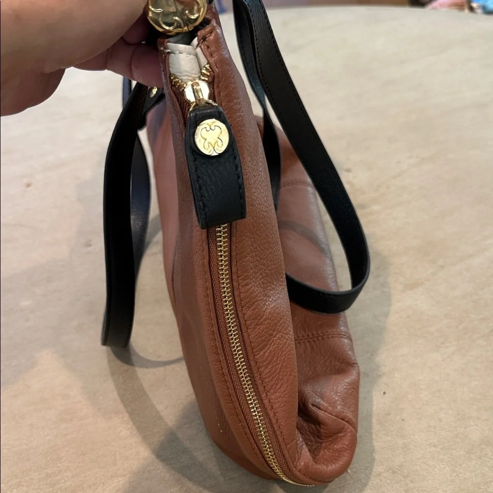 Emma Fox Tan Leather Shoulder Bag with Black Straps - Picture 6 of 10